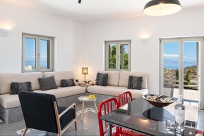 TV - Vacation Home "Black Tower Villa" with Sea View, 2 Private Terraces & Wi-Fi (Apollonia)