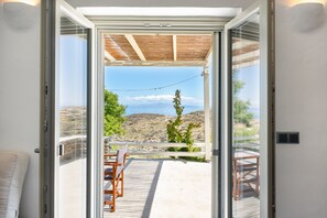 Interior - Vacation Home "Black Tower Villa" with Sea View, 2 Private Terraces & Wi-Fi (Apollonia)