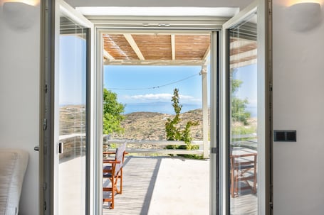 Interior. Vacation Home "Black Tower Villa" with Sea View, 2 Private Terraces & Wi-Fi