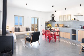 TV - Vacation Home "Black Tower Villa" with Sea View, 2 Private Terraces & Wi-Fi (Apollonia)