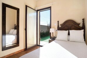 2 habitaciones, tabla de planchar con plancha y ropa de cama 