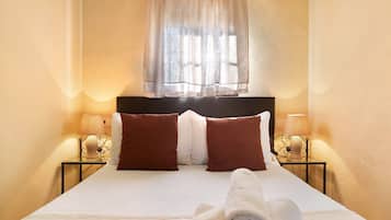 2 habitaciones, tabla de planchar con plancha y ropa de cama