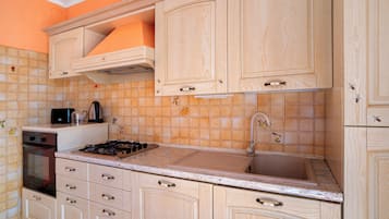 Réfrigérateur, four, plaque de cuisson, lave-vaisselle