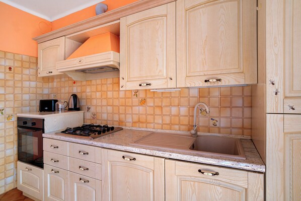 Geladeira, fogão, cooktop, lava-louças