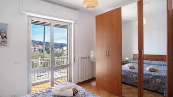 2 bedrooms, iron/ironing board, free WiFi, bed sheets
