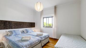 5 室のベッドルーム、WiFi (無料)、ベッドシーツ