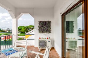 Interior - Villa 'Sublime Sun and Van, By Meco Stays' with Balcony and Wi-Fi (Alfarim)