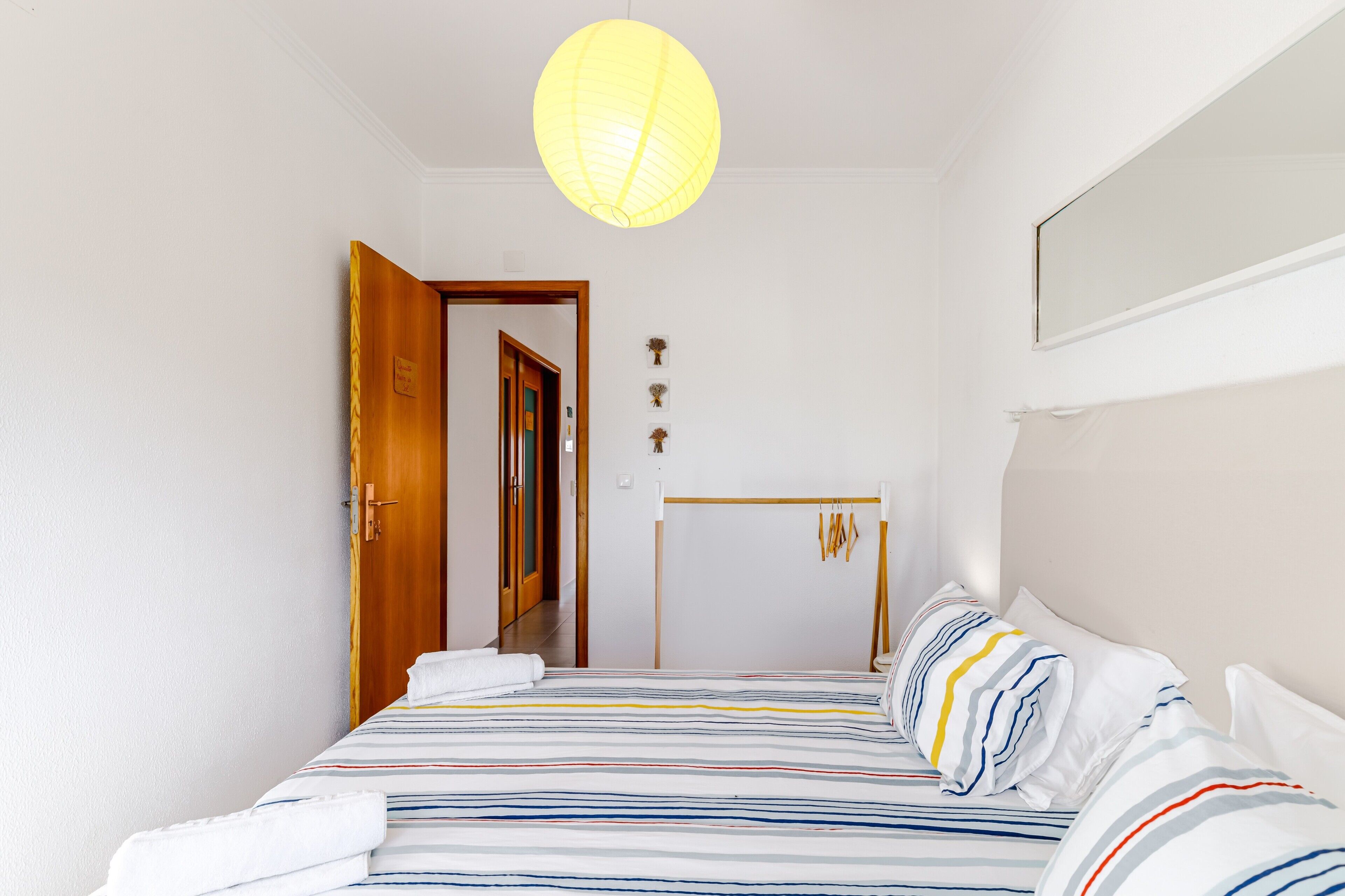 5 quartos, Wi-Fi de cortesia, roupa de cama