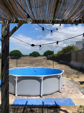An outdoor swimming pool with a wooden deck and a pergola overhead. - Villa 'Sublime Sun and Van, By Meco Stays' with Balcony and Wi-Fi (Alfarim)