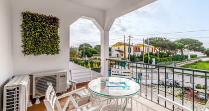 Villa 'Sublime Sun and Van, By Meco Stays' mit Balkon und WLAN