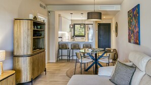 A modern kitchen with a dining area, a sofa, and a wooden cabinet. - Apartment 'Bonavista Begur' with Sea View, Wi-Fi and Air Conditioning (BEGUR)