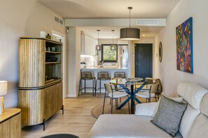 TV - Apartment 'Bonavista Begur' with Sea View, Wi-Fi and Air Conditioning (BEGUR)