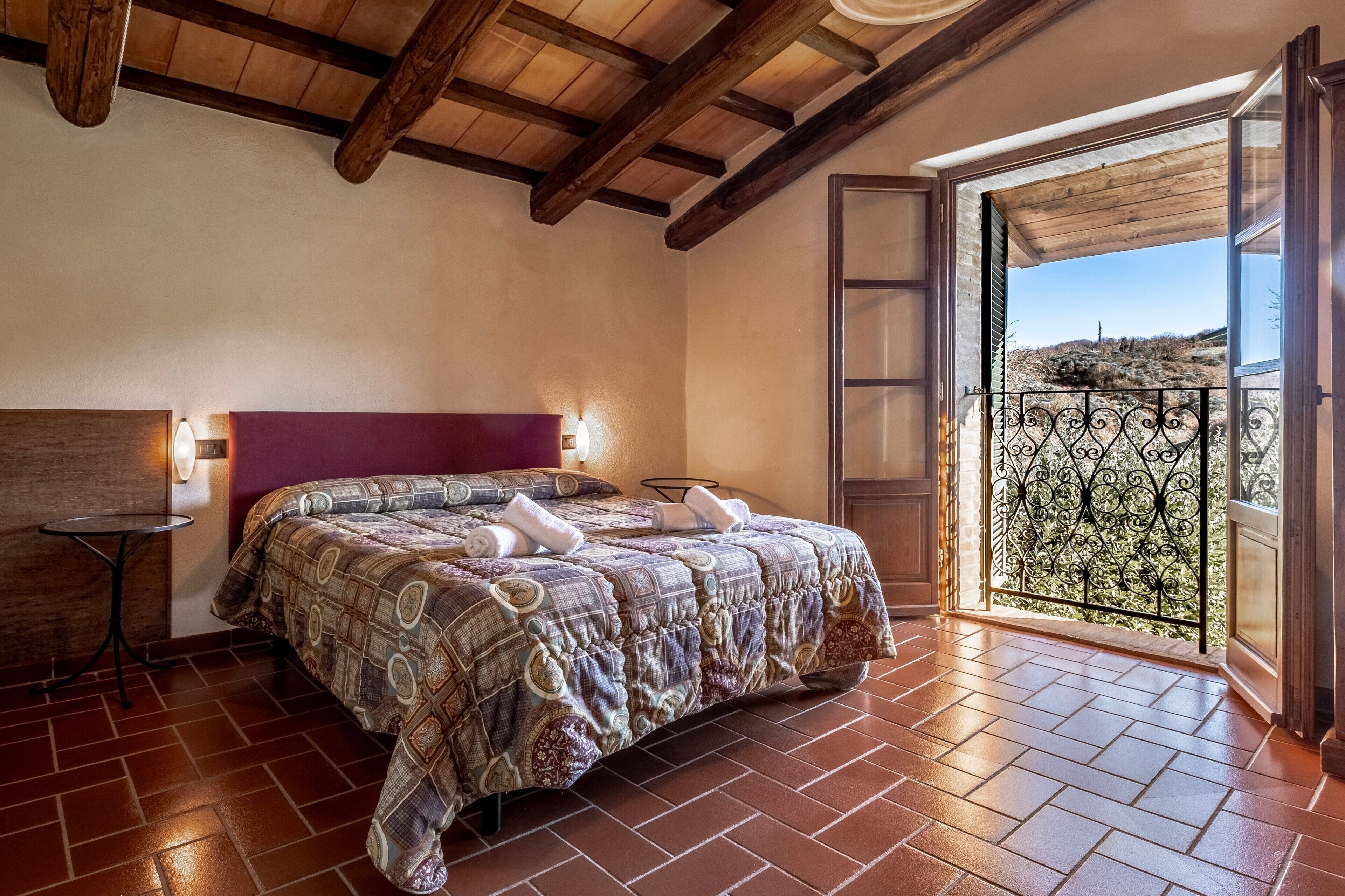 4 bedrooms, free WiFi, bed sheets