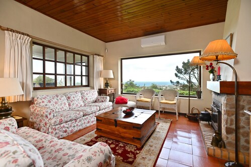 Holiday Home 'Casa Do Moinho' with Sea View, Wi-Fi and Air Conditioning