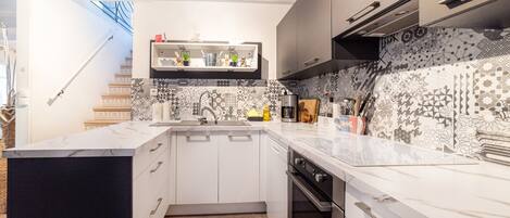 Fridge, microwave, oven, stovetop