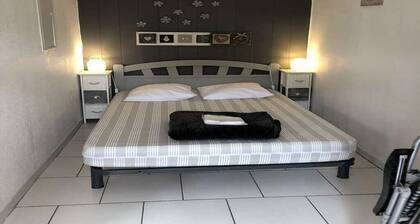 Villa 'Maison Caraïbes' con terraza privada, Wi-Fi y aire acondicionado
