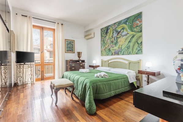 3 slaapkamers, een strijkplank/strijkijzer, gratis wifi, beddengoed
