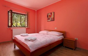 3 bedrooms, iron/ironing board, travel cot, free WiFi - Beautiful home in Buje (Buje)