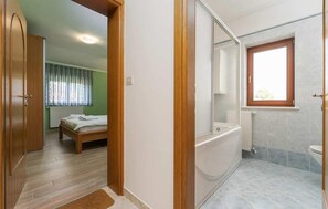 3 bedrooms, iron/ironing board, travel cot, free WiFi - Beautiful home in Buje (Buje)