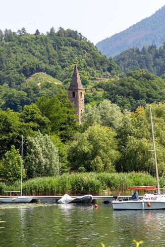 Apartment 'More A Due Passi Dal Lago' with Mountain View and Balcony