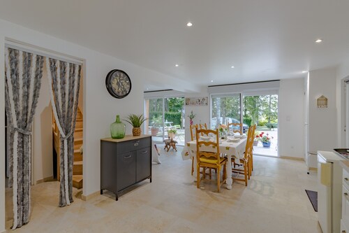 The Villa du Mas des Chênes with pool: the art of living in Périgord