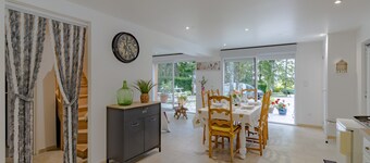 The Villa du Mas des Chênes with pool: the art of living in Périgord