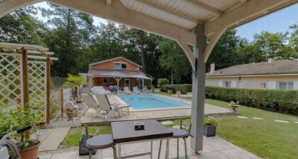 La Villa du Mas des ChĂȘnes avec piscine : lâart de vivre en PĂ©rigord