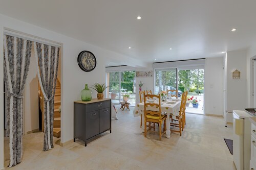 The Villa du Mas des Chênes with pool: the art of living in Périgord