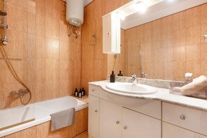 Ducha, secador de pelo, toallas