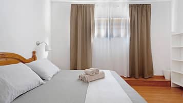 1 slaapkamer, een strijkplank/strijkijzer, gratis wifi, beddengoed