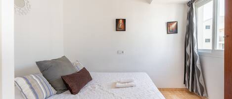 2 bedrooms, bed sheets