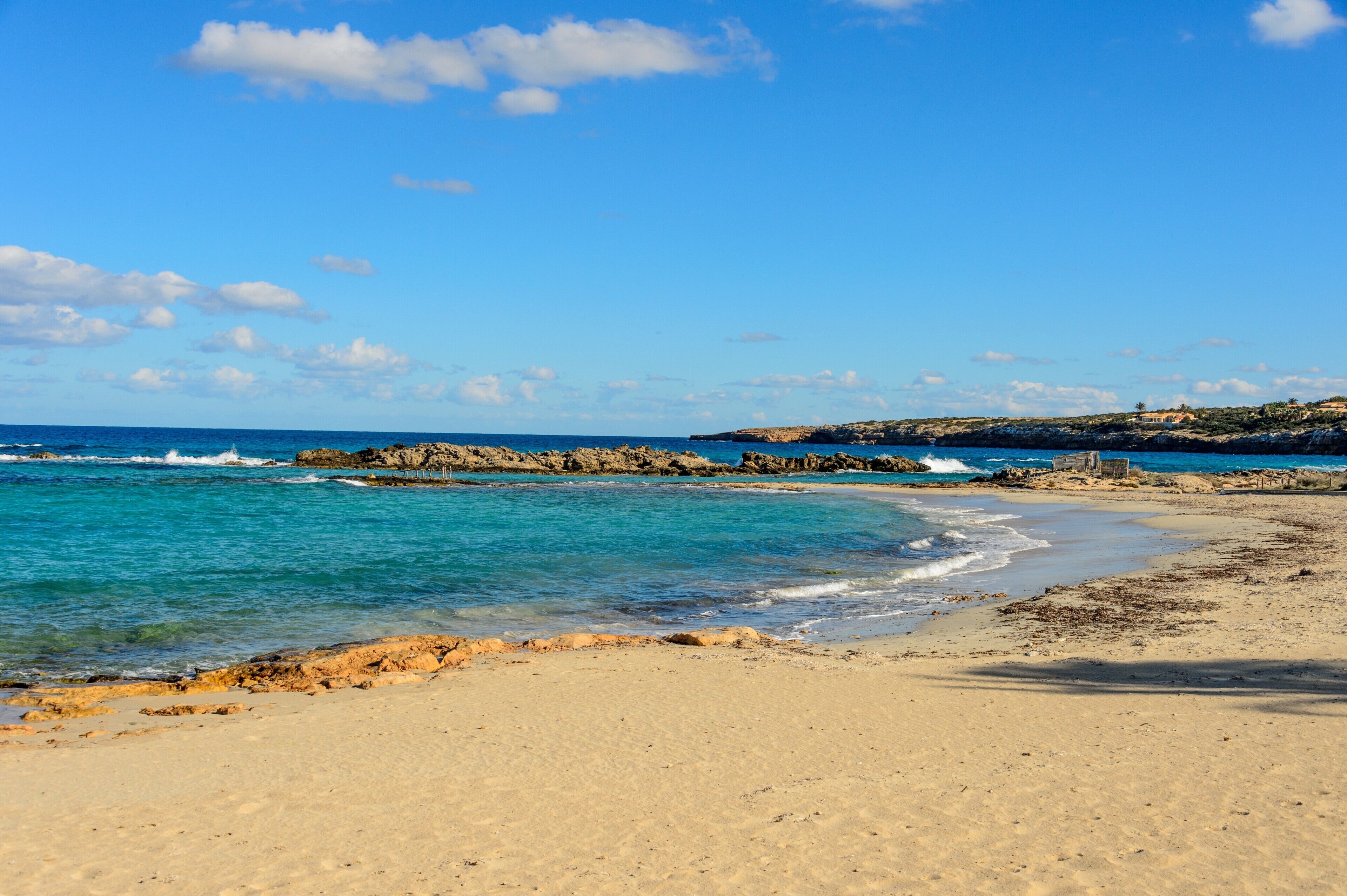 Una spiaggia nelle vicinanze