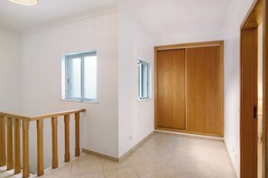 Interior - Villa 'Casa Mar-a-vila' with Private Terrace, Wi-Fi and Air Conditioning (Olhão)