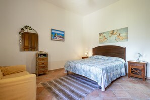 2 bedrooms, iron/ironing board, WiFi, bed sheets - Holiday Home 'Casa Michela' with Private Garden and Wi-Fi (Viddalba)