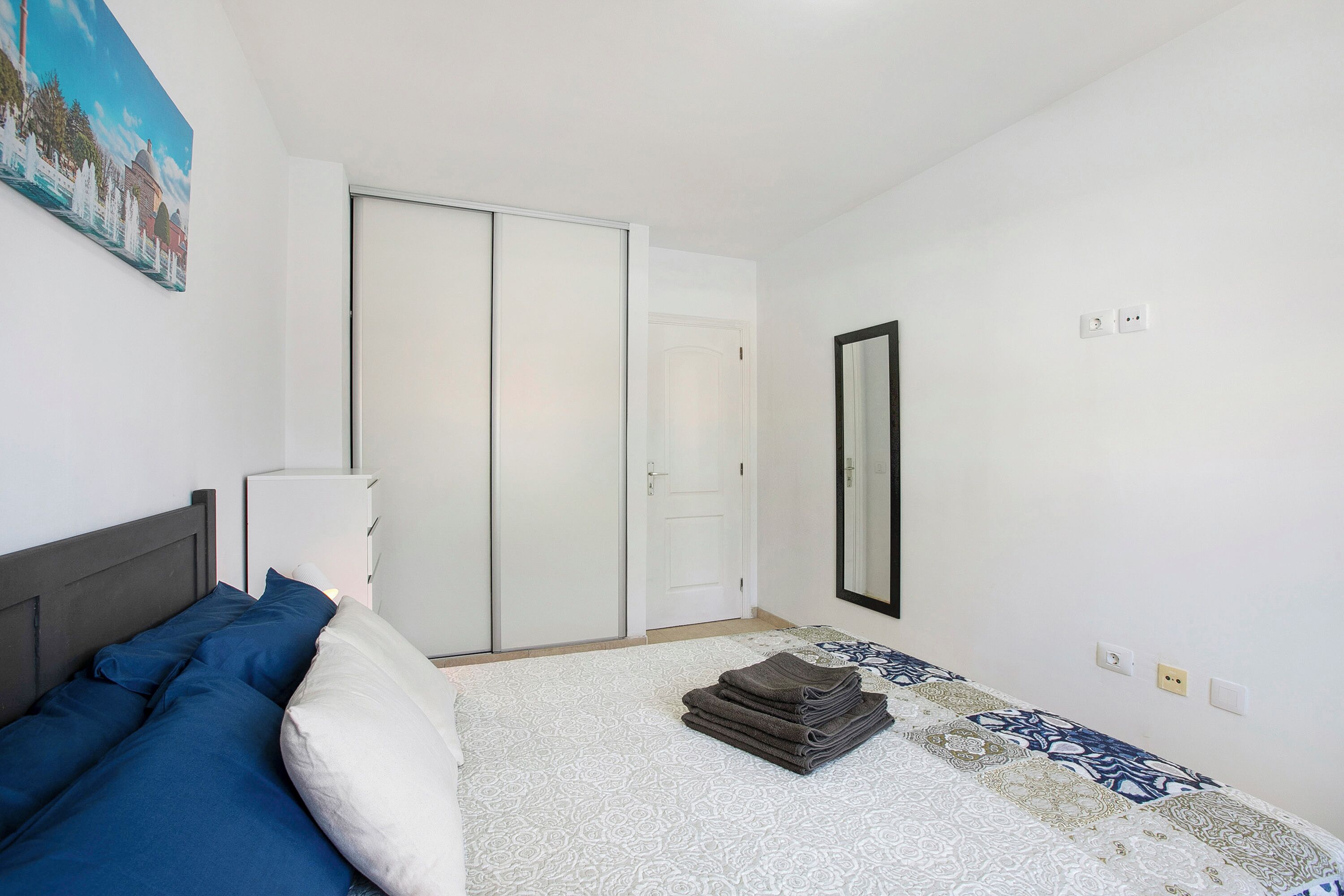 1 slaapkamer, een strijkplank/strijkijzer, gratis wifi, beddengoed