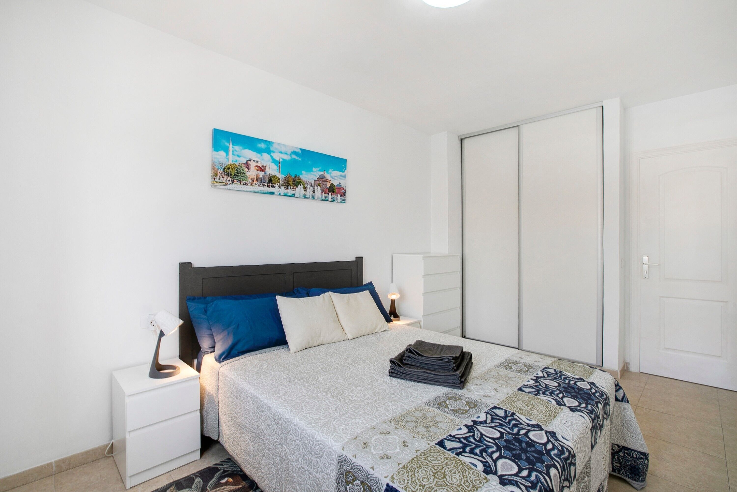 1 chambre, fer et planche à repasser, Wi-Fi gratuit, draps fournis