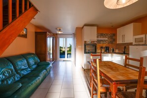 Dining - Cottage "Gite Triskel" with Private Terrace, Shared Garden & Wi-Fi (Cast)