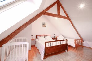 1 bedroom, free WiFi, bed sheets - Cottage "Gite Triskel" with Private Terrace, Shared Garden & Wi-Fi (Cast)