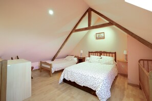 1 bedroom, free WiFi, bed sheets