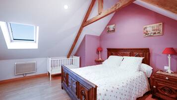 1 bedroom, free WiFi, bed sheets