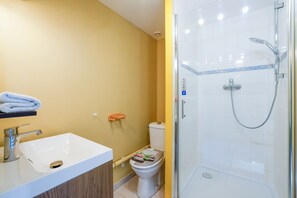 Douche, serviettes fournies