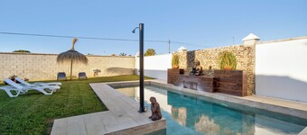 Villa 'Magnolia Chiclana' met privé zwembad, privé terras en Wi-Fi