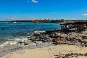 Beach nearby - Apartment 'Apartamento Los Hermanos' with Wi-Fi and Air Conditioning (Es Pujols)