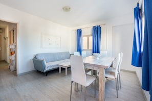 Dining - Apartment 'Apartamento Los Hermanos' with Wi-Fi and Air Conditioning (Es Pujols)