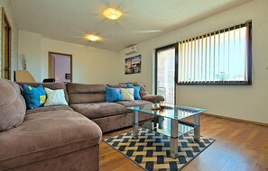 TV - 2 bedroom nice apartment in Porec (Porec)