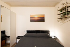 2 bedrooms, iron/ironing board, free WiFi, bed sheets - Apartment "Bonito Piso Cerca de Park Guell" with Wi-Fi & A/C (Barcelona)