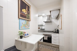 Køleskab, mikrobølgeovn, ovn, kogeplade