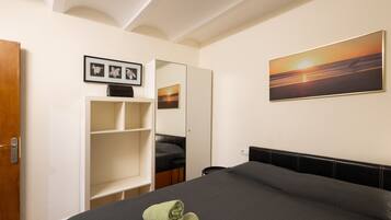 2 bedrooms, iron/ironing board, free WiFi, bed sheets