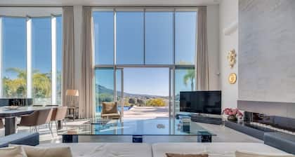 Villa 'Maria' Benahavis with Private Pool, Wi-Fi and Air Conditioning