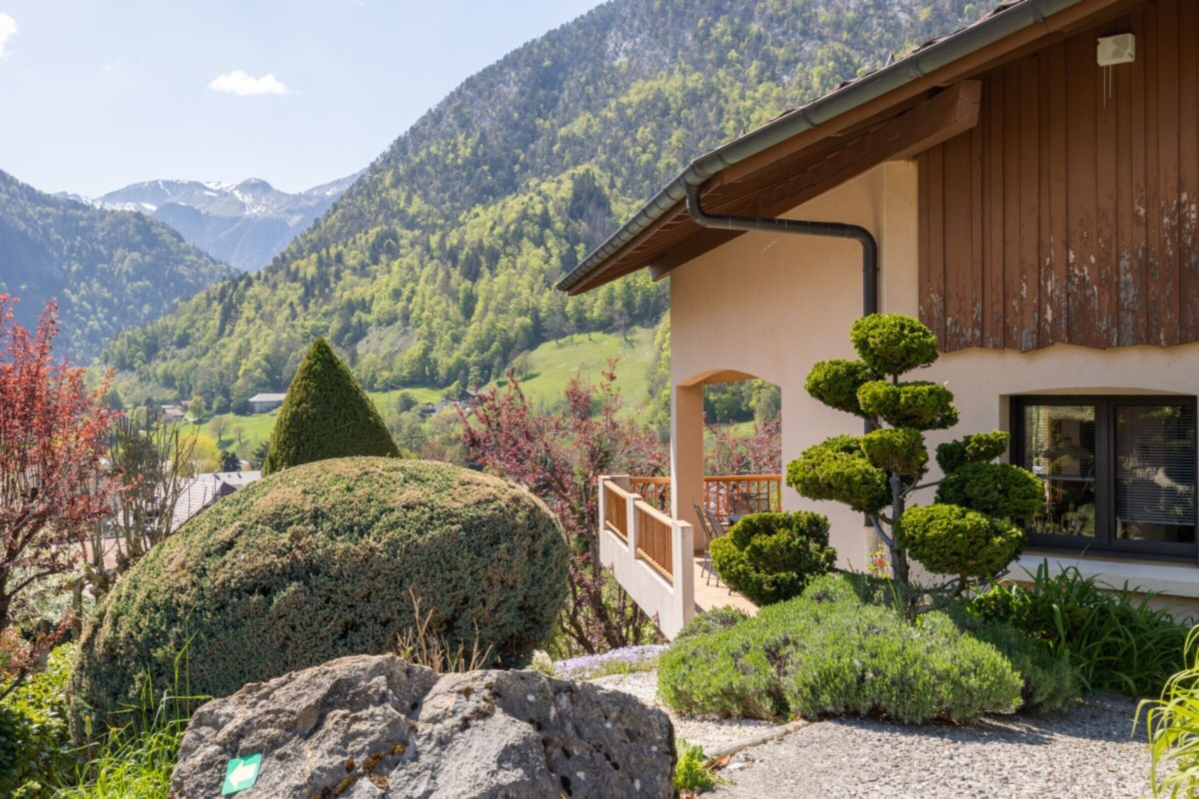 المنطقة المحيطة بالمنشأة